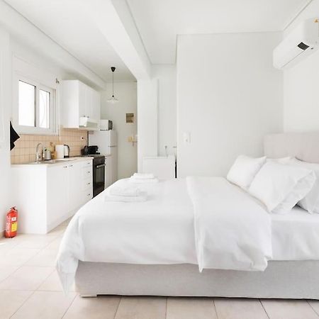 Adorable Sunny Studio With Private Balcony I Афины Экстерьер фото