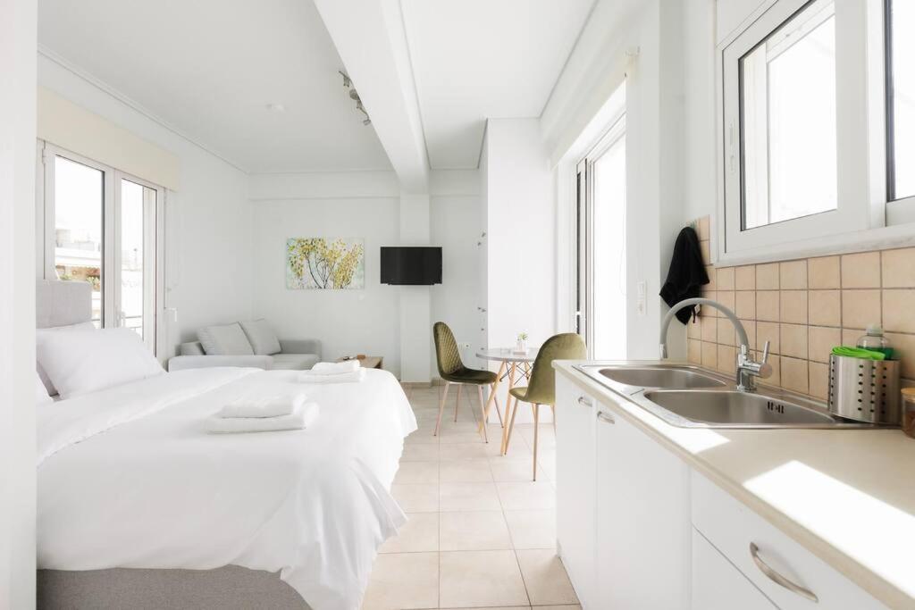 Adorable Sunny Studio With Private Balcony I Афины Экстерьер фото