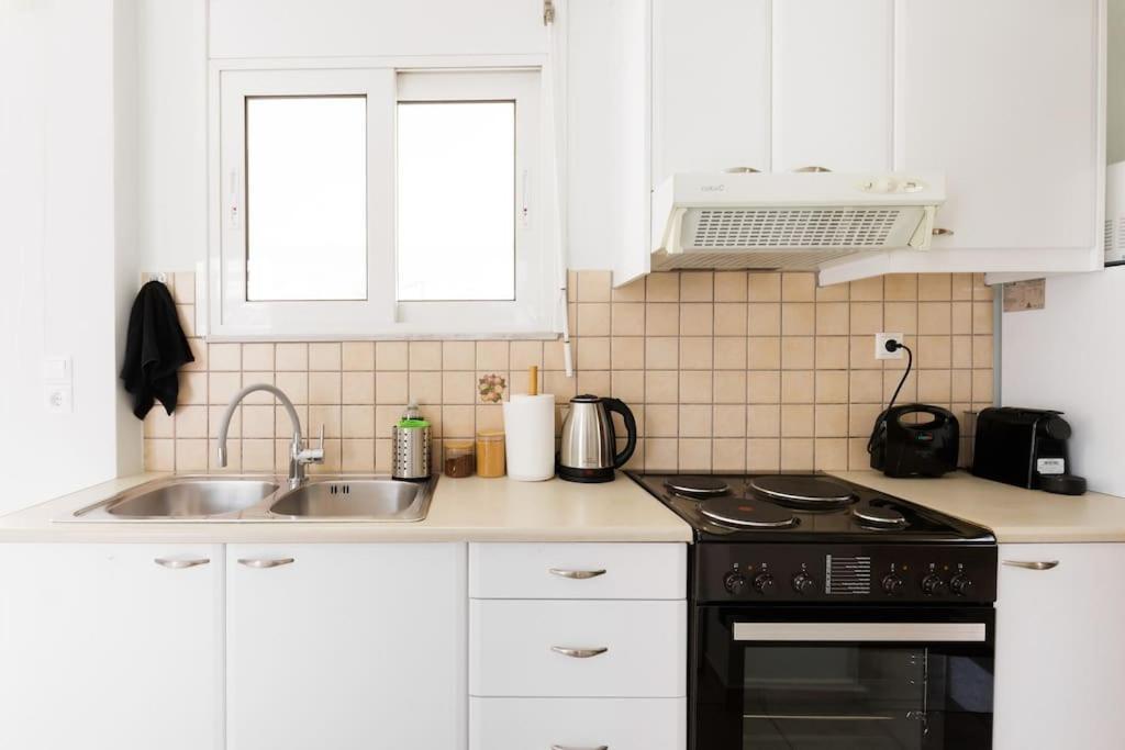 Adorable Sunny Studio With Private Balcony I Афины Экстерьер фото