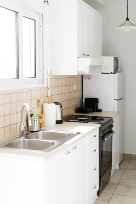 Adorable Sunny Studio With Private Balcony I Афины Экстерьер фото