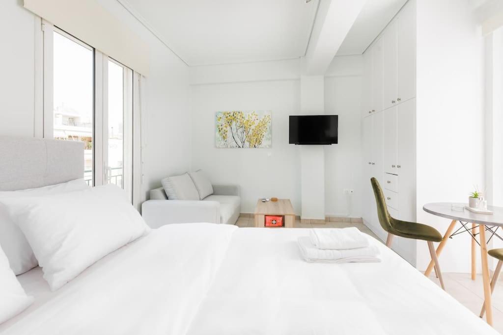 Adorable Sunny Studio With Private Balcony I Афины Экстерьер фото