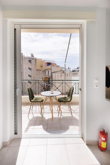 Adorable Sunny Studio With Private Balcony I Афины Экстерьер фото